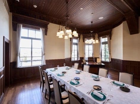 “原行长室”是一个私人房间，重现了开业时贵宾室的氛围