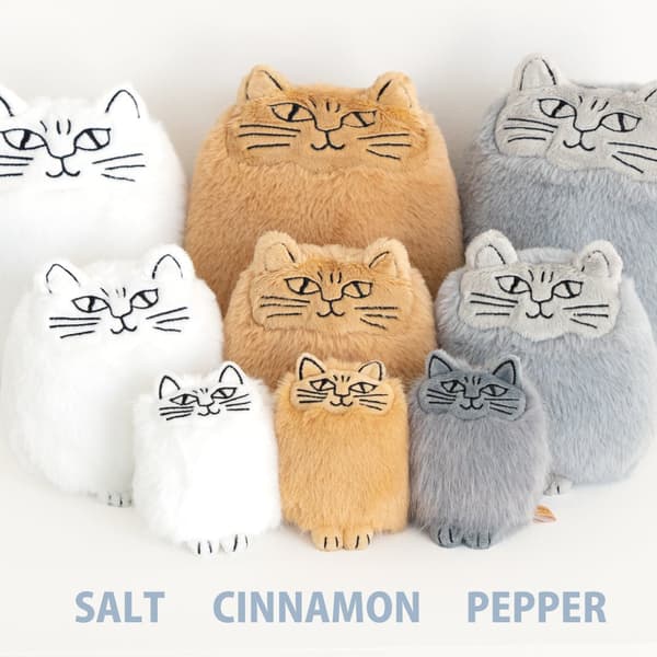Tiga ukuran boneka kucing Salt, Pepper & Cinnamon