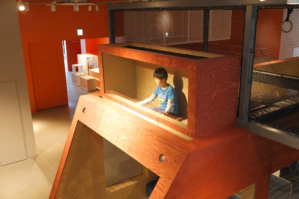 以2楼驾驶席为原型打造的浪漫特快体能乐园