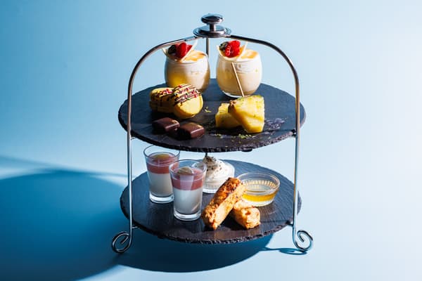 Welcome Drink – A Colorful Moment Beckoning the Summer Sky