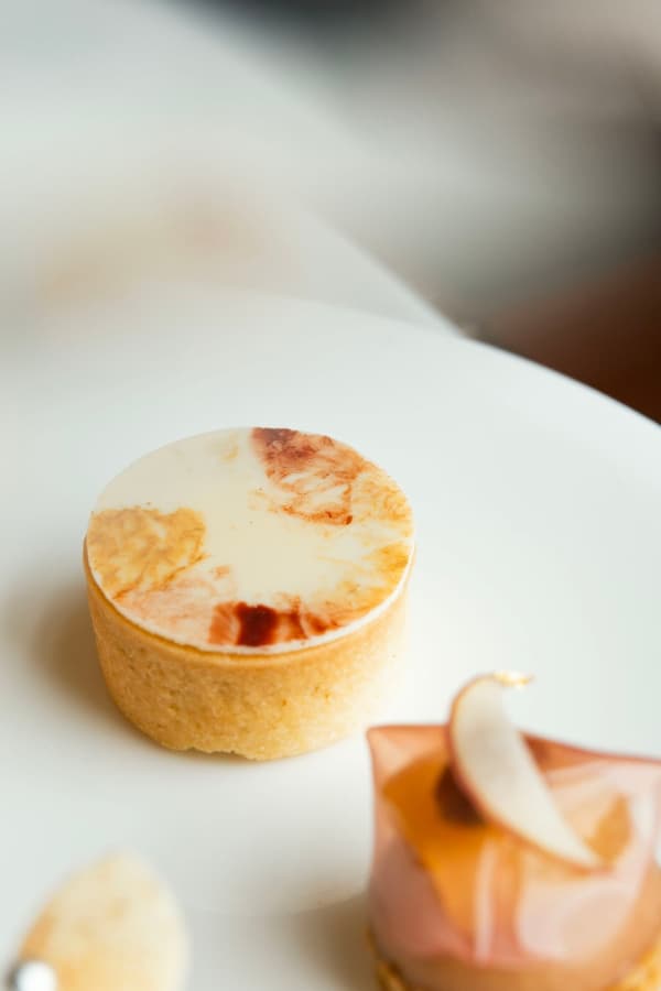 Dessert inspired by 《水のある風景》, a watery landscape painting