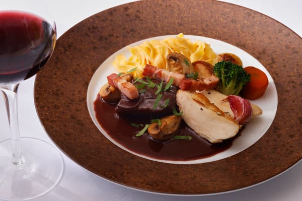 主菜：红酒炖鸡腿及烤鸡胸肉