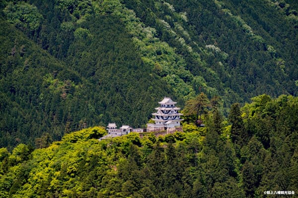 郡上八幡城与周边自然环境