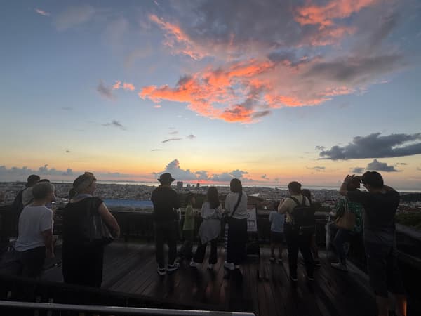 与泡盛女王一起的日落导览游