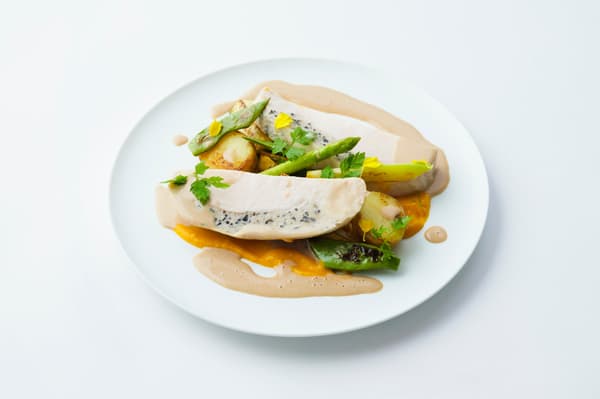 Suprême de pollo joven en Bistro & Bar WineBank terrace
