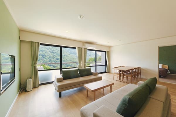 Guest room with views of nature