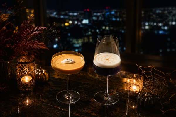 VIVARIUM 酒吧的萬聖節雞尾酒 Golden Ember 與 Butterfly Veil