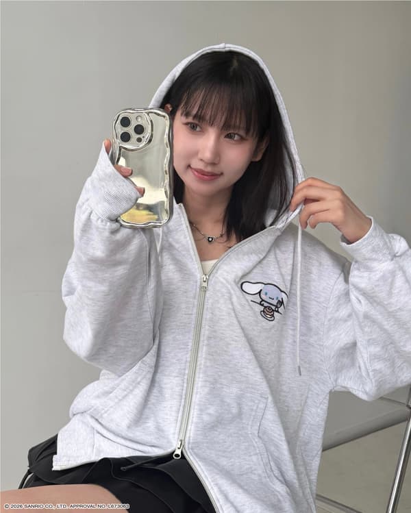 Sanrio Characters Wzip sweat hoodie with fluffy sagara embroidery