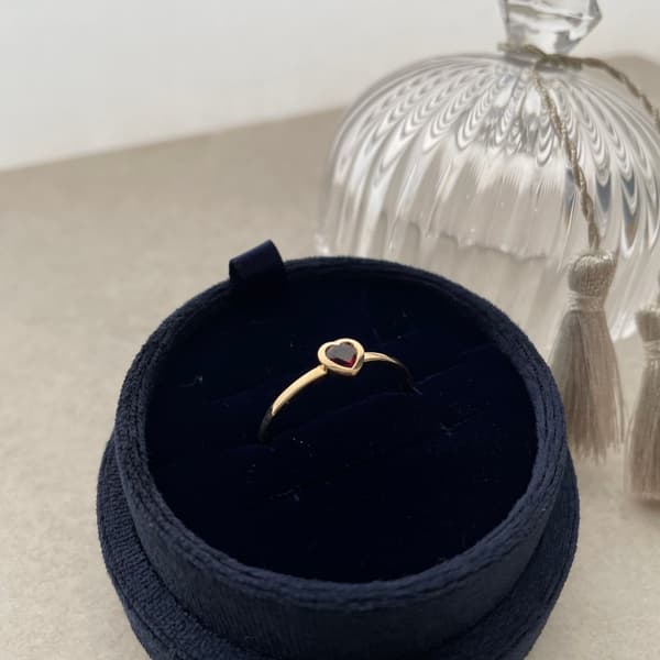 Cincin batu alam 4°C dengan motif hati