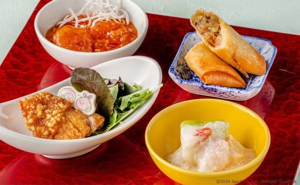 四道热菜：辣椒炒虾、春卷、冬瓜烩蟹肉及炸鸡
