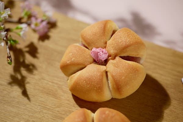 樱花豆沙面包