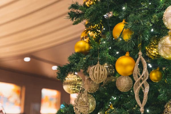 Christmas tree decorated in the deep-sea theme