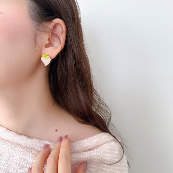 樱桃套装胸针细节