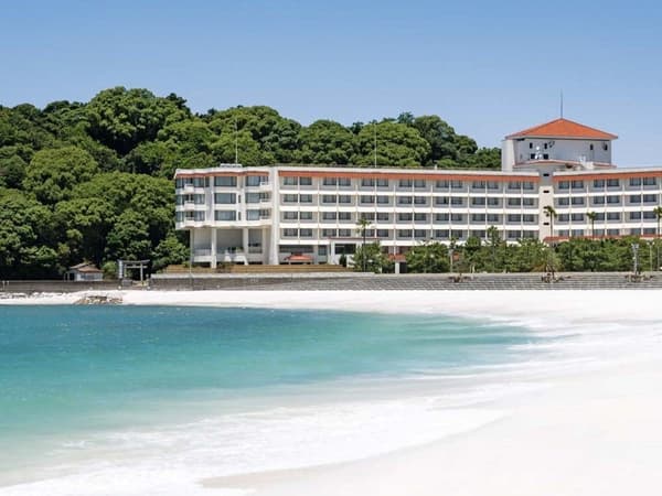 Shiraraso Grand Hotel exterior and beachfront