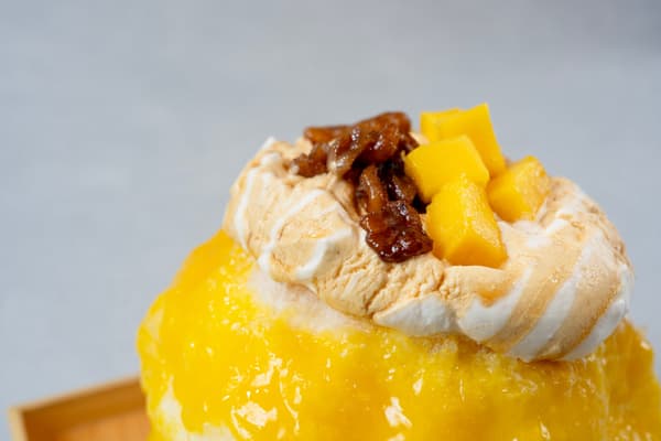 Es serut Kohaku yang memadukan krim miso Gifu dan mangga