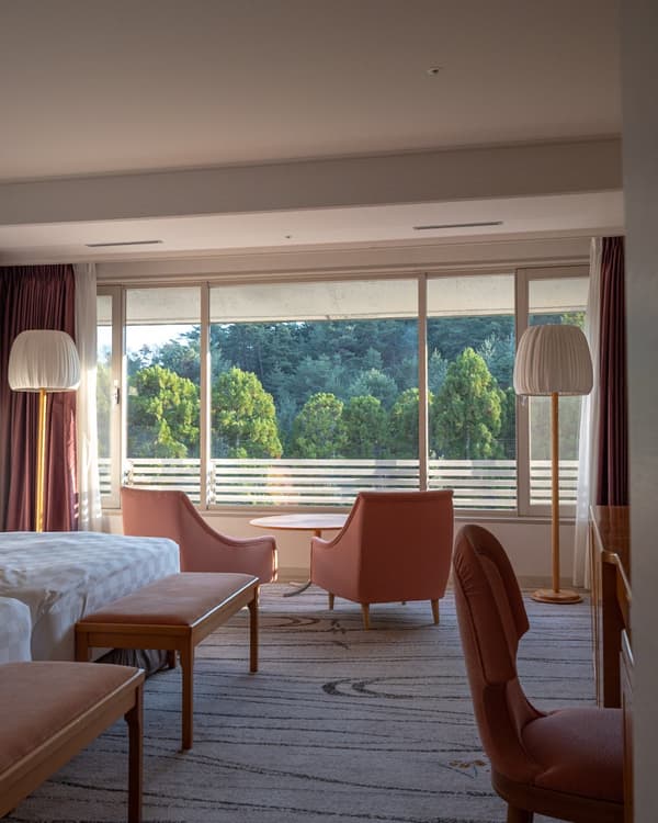 A guest room