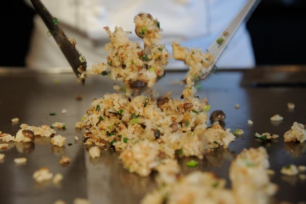 Arroz al ajo, un acompañamiento ideal para los platos de carne asada