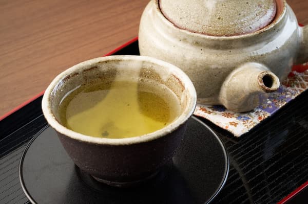 Guests are welcomed with a cup of Kawagoe tea.
