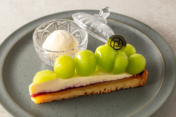 Shine Muscat mille crêpe with black tea ice cream at TOOTH TOOTH BISTRO&CAFE