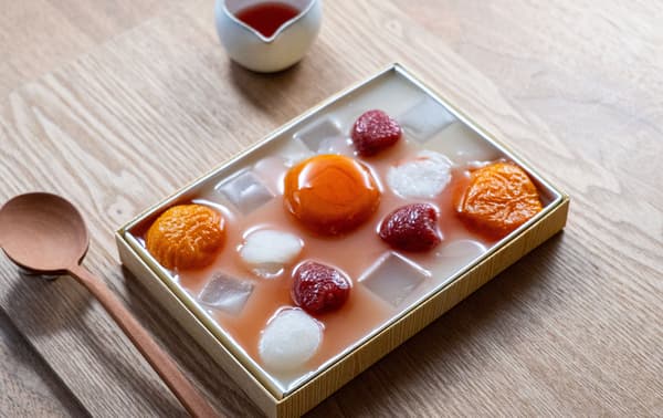 Irodori Tebako – Oriori (white bean paste yokan, with strawberry syrup)