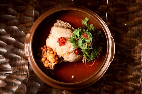 RED辛辣药膳参鸡汤