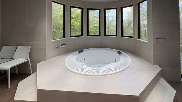 Ruang jacuzzi