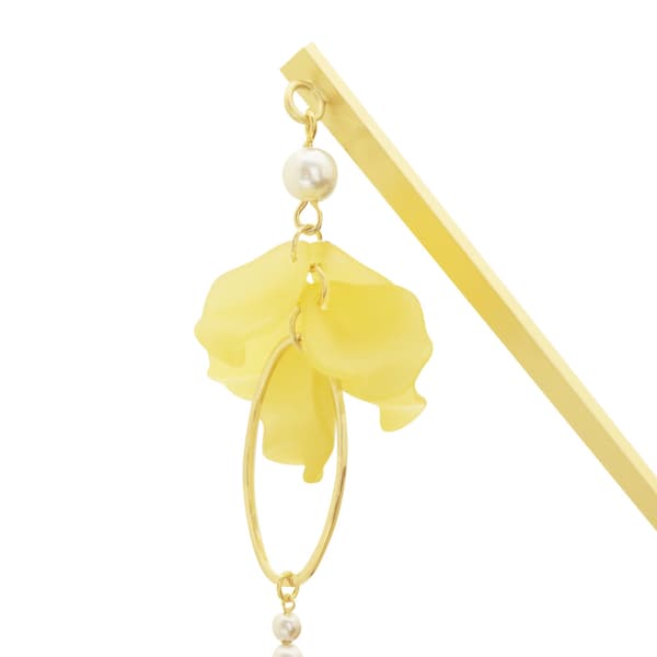 Hana-goromo Ippon Kanzashi in pale yellow