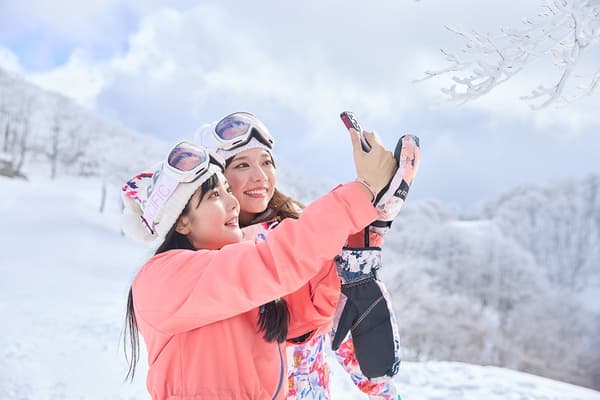 被令人惊叹的雪景所环绕，带来非日常体验，有许多拍照点可以创造难忘的照片