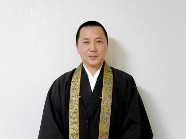 Zenkoji's 堂明坊 head priest, 若麻績 秋嘉
