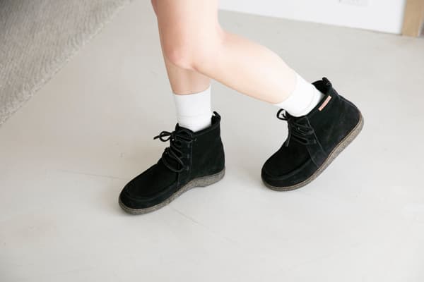 블랙 보아 레이스업 부츠 