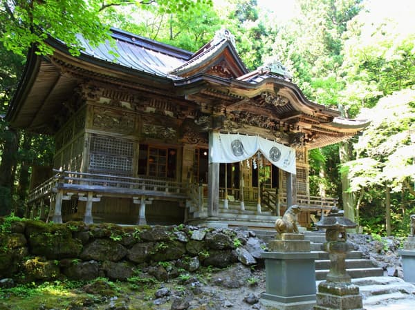 Towada Shrine grounds