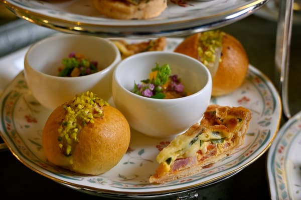 黄昏时分的Le Jardin傍晚下午茶场景