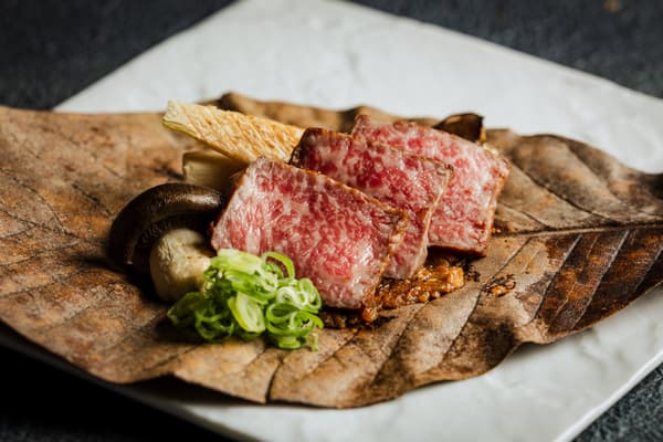 Hoba-yaki daging sapi Ozaki dari Prefektur Miyazaki