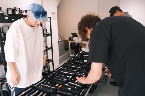 BELTIES 팝업 스토어에 전시된 애플워치 밴드 및 케이스