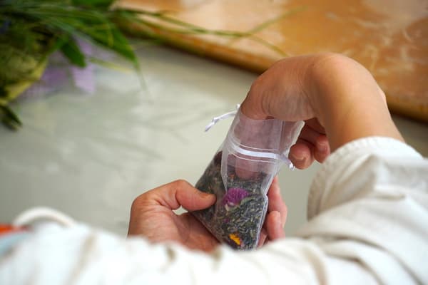 享受薰衣草節活動的參與者
