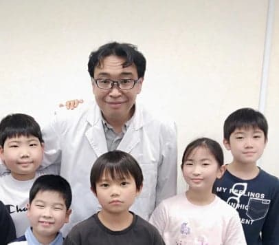 法布尔老师与孩子们