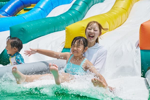 Water slides and pools at Kids Jappaan