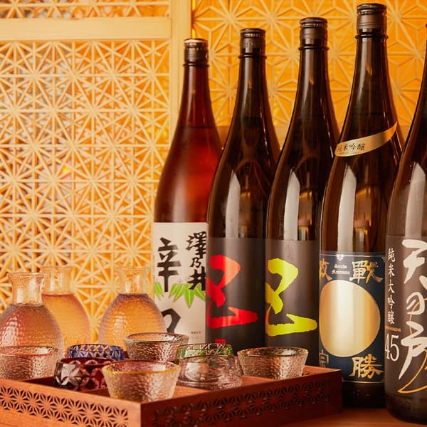 精心挑选的当地清酒和优质烈酒