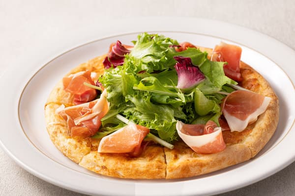 Four-Cheese Pizza with Prosciutto ¥2,200