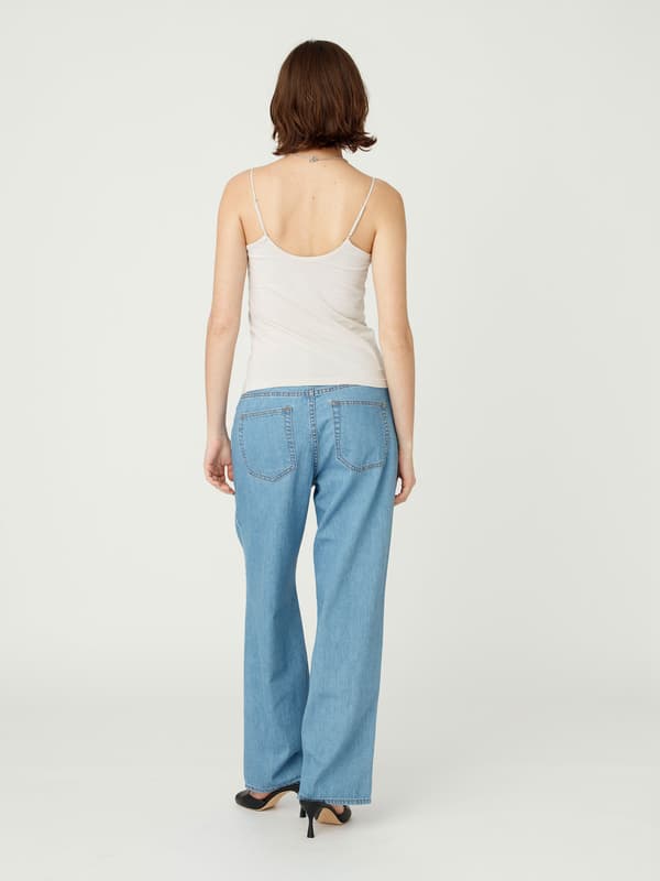 นางแบบสวมใส่ Cup-In Camisole JCX164 — สีเทาอ่อน (LG)