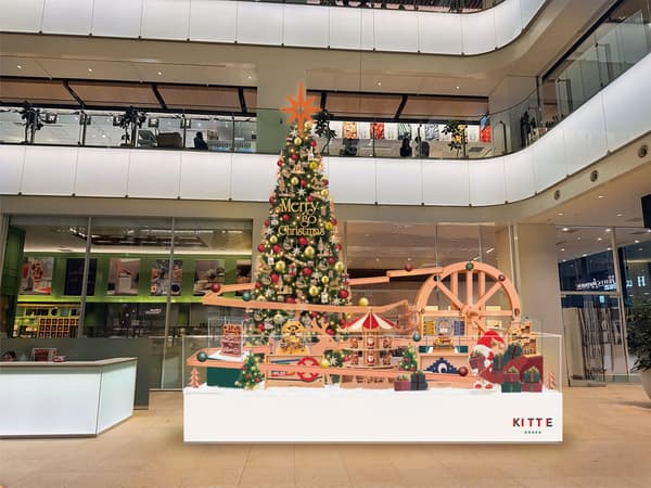 Christmas tree and karakuri toys