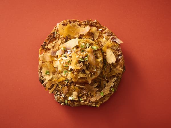 將飯糰浸入高湯中