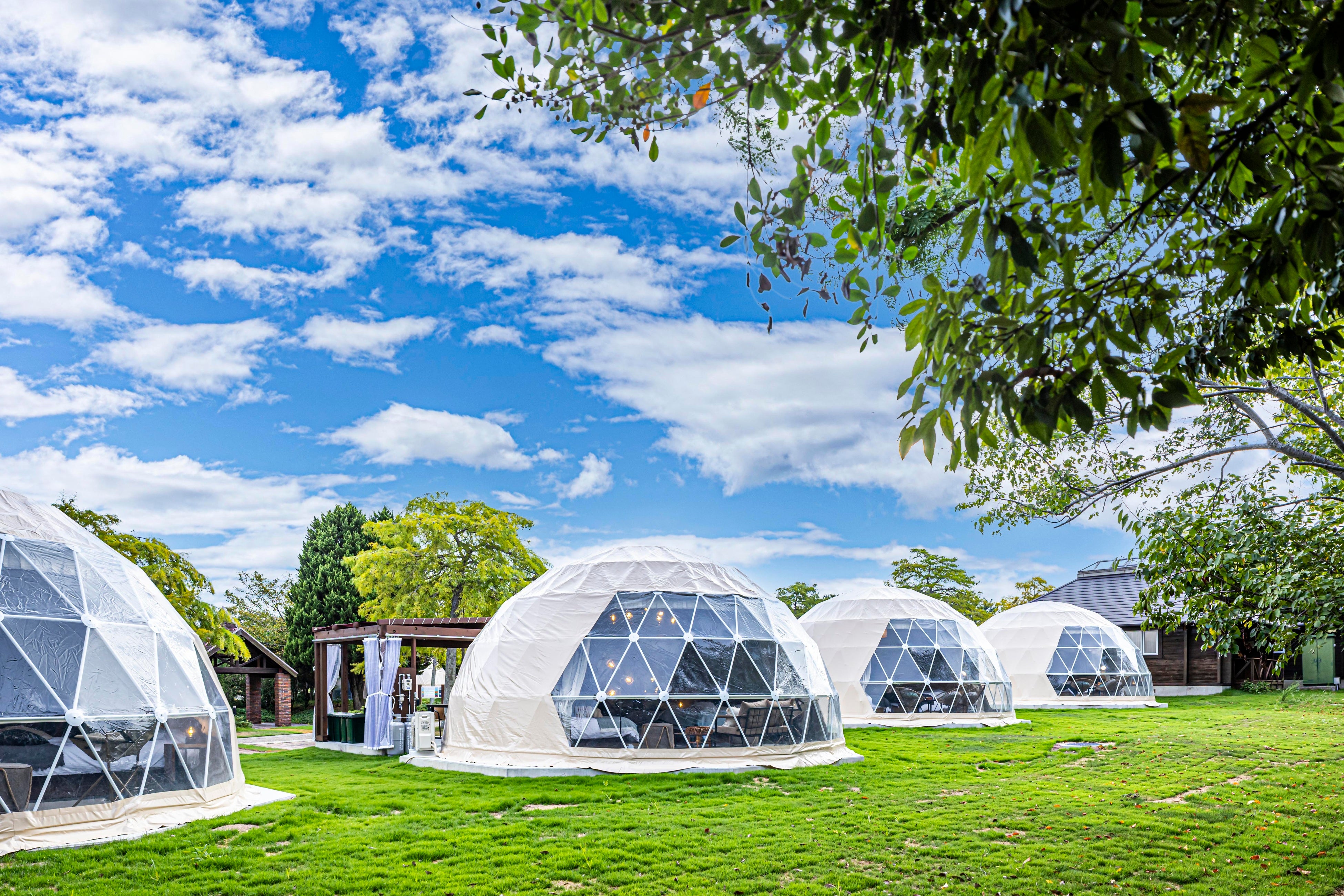 Cómoda estancia de verano rodeada de naturaleza exuberante