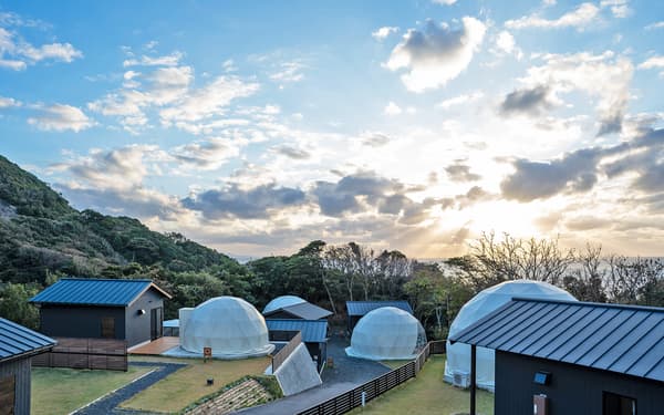 提供舒适优雅户外住宿的圆顶帐篷