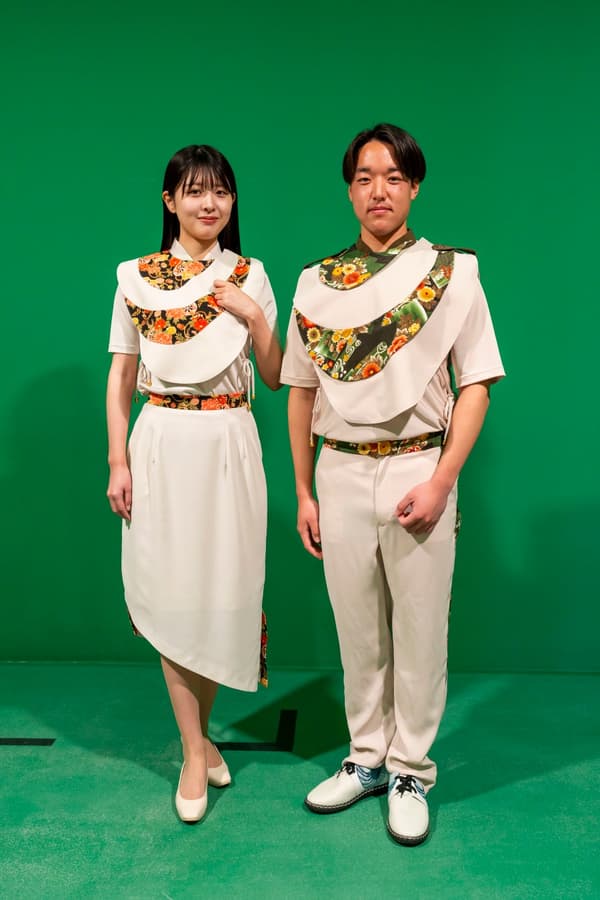 Uniforme de PASONA NATUREVERSE expuesto