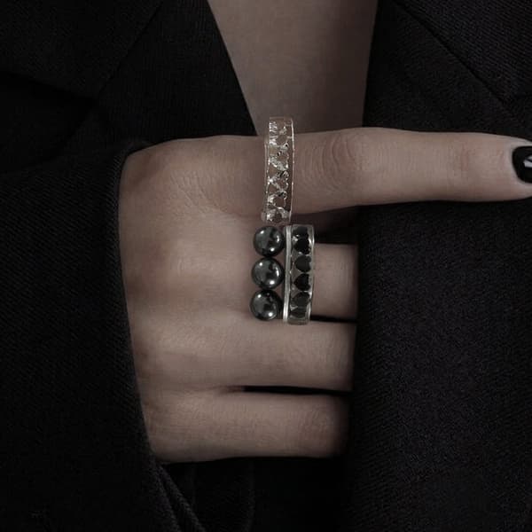 Anillos con motivo de corazón de JUTIQU
