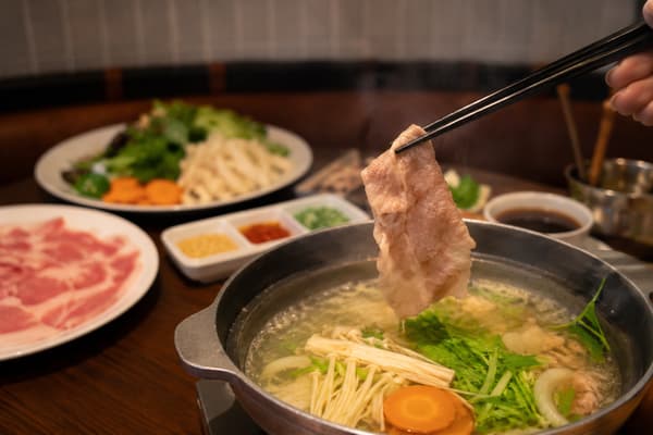 Semi-buffet with seasonal vegetables at Shirakaba Restaurant