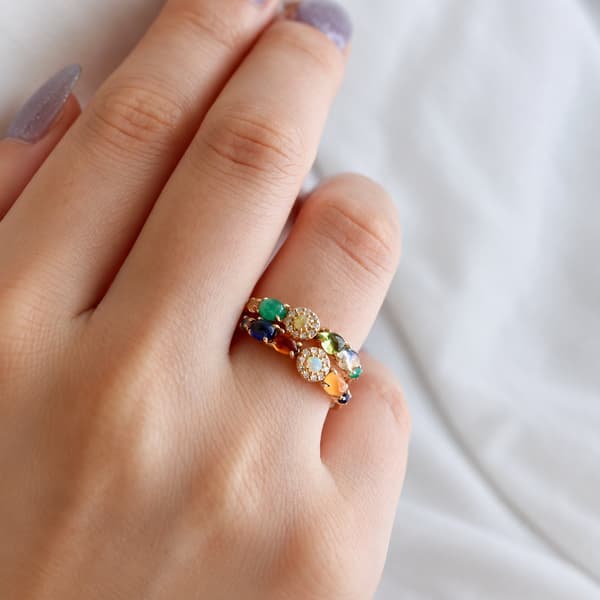 Cabochon-cut Cent Couleur jewelry, exclusive to the Daimaru Sapporo pop-up shop