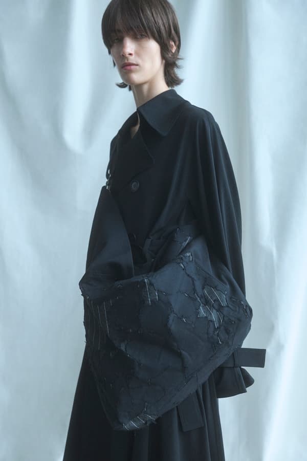 TRAIANGLE PUFF SHOULDER，層疊條紋布料