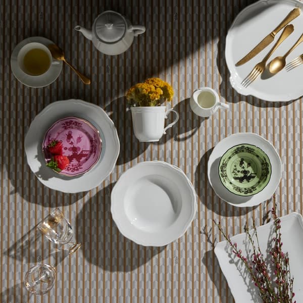 Another view of the GINORI 1735 tableware display